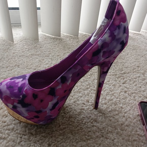 Heels - Picture 2 of 3